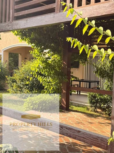 Standalone Villa for Sale | Sarai Compound    Standalone villa with 6 bedrooms, just minutes away from the American University, and ready for immediate delivery.