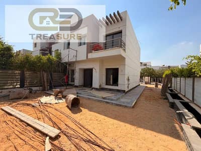 semi furnished Townhouse for rent in Hyde Park - new cairo