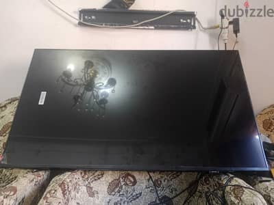شاشة سامسونج ٤٣ سمارت ورسيفرداخلى موديل UA43f6000 لم تستخدم بدون كرتون