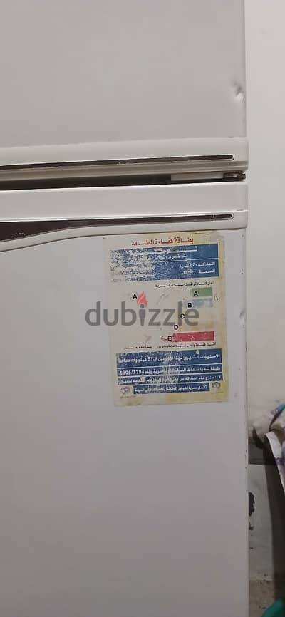 ثلاجه توشيبا ١٠قدم بحاله ممتازه للبيع