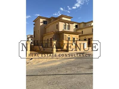 Standalone villa Ready to move with down payment and installment prime location in city gate compound - New cairo