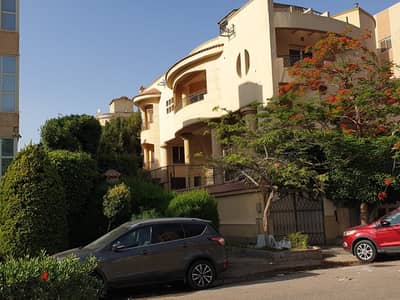 Standalone villa for sale on 90th Street, Fifth Settlement, New Cairo, 1200m² with swimming pool