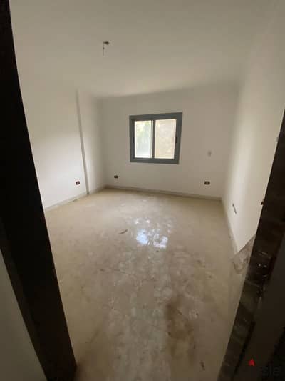 Apartment for sale in Madinaty B6, prime location Near services and traffic.