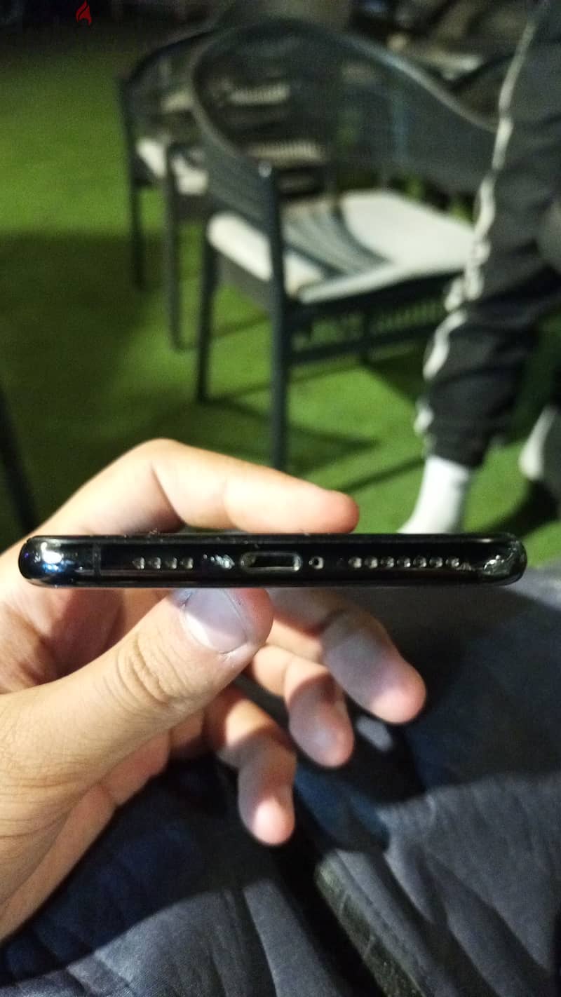 Apple - iPhone XS Max 4