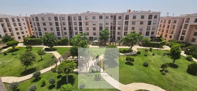 Apartment with an area of ​​123 sq m, featuring 3 bedrooms and 2 bathrooms, with special finishes, overlooking a wide garden. Steps away from the old