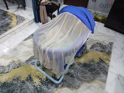 سرير اطفال مستعمل بحاله الجديد