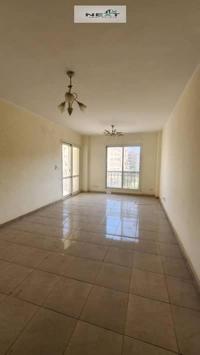 Opportunity to rent in the most prestigious and distinguished phase of Madinaty, B1, with the best view and location. The area is 107 square meters, w