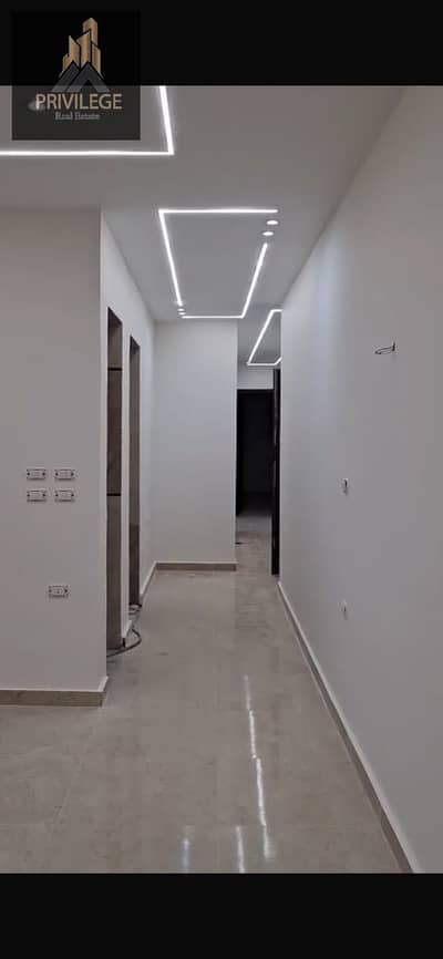 Apartment for rent in Al-Mi'raj Al-Sufli, first residence, 3 rooms and 2 bathrooms, ultra-super lux finishing, fourth floor, elevator and garage.