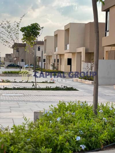 توين هاوس جاهز للسكن كبير للبيع في بادية بالم هيلز
