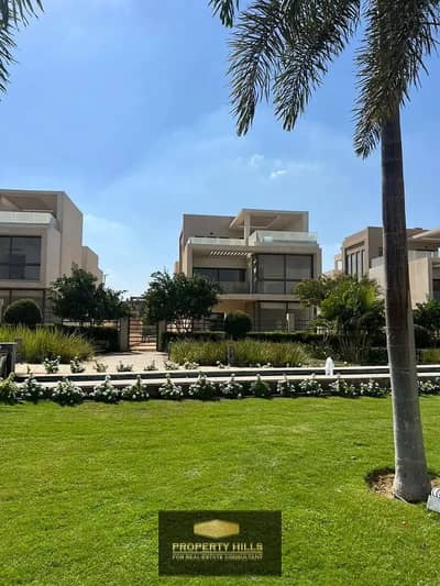 بنتهاوس استلام فوري مع روف واسع  بكمبوند فيفث سكوير متشطب التجمع الخامس Fifth Square Al Marasem New Cairo