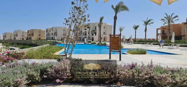 Duplex first row beach in Makadi Heights with an open view and close to the sea