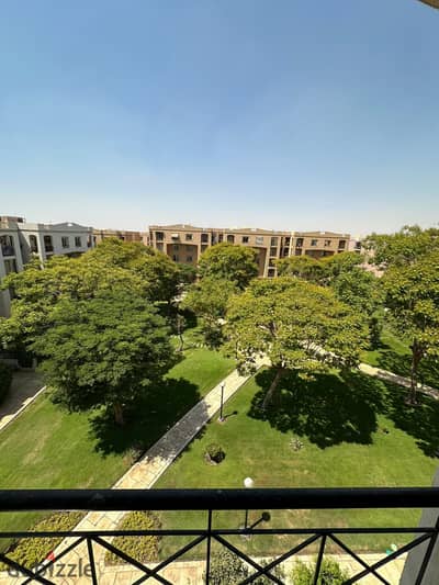Apartment 160 meters garden view, second phase, clear sea view, there is an elevator, it has some special finishes, the apartment door is made of natural oak and the reception floors are porcelain, and the Jumbo double-glass aluminum has been changed. The price is 7 million and 800 thousand including the American oak kitchen. Apartment 160 meters garden view, phase.