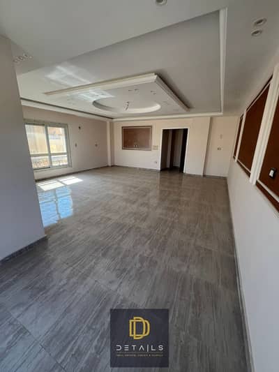 Vacant apartment for rent with a dressing room, featuring ultra-super-lux finishing, located in Phase 3A of El Khamayel Compound, Sheikh Zayed.