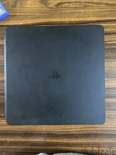 ‏PlayStation 4 sliem