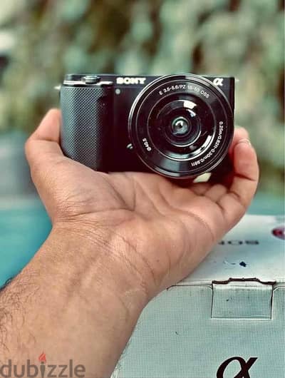 Sony ZV-E10 Mirrorless Camera with 16-50mm Lens