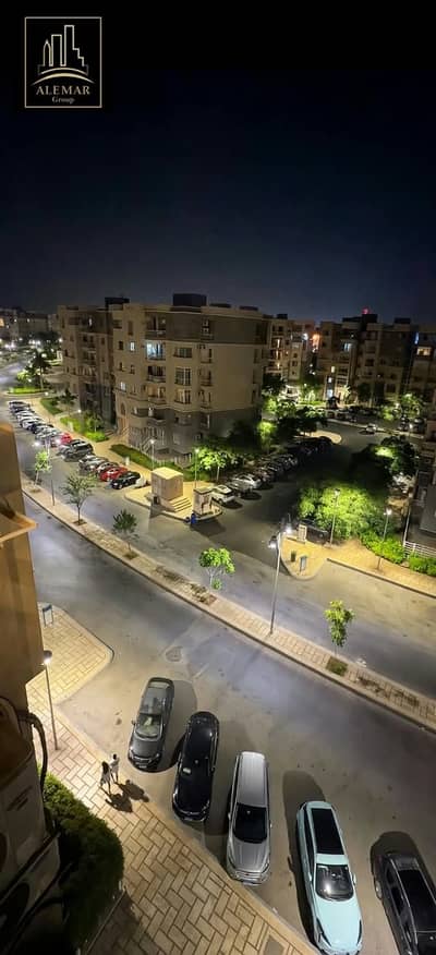 For sale in Madinaty, an apartment of 140 sqm B10 with complete special finishes and a view of the street, steps to the services.