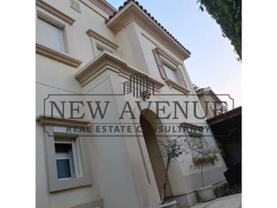 Prime location - Super lux finishing and furnished with kitchen and acs - Corner - Ready to move - Standalone with Private Pool for sale in Mivida