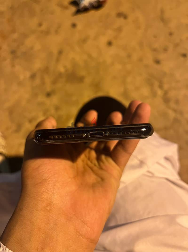 Apple - iPhone X 4