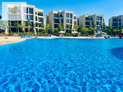 Chalet for sale, immediate delivery and installment over 7 years in Sokhna at the Galala resort directly on the lagoon.