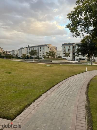 Ready to move 195m Apartment with Garden For Sale in Eastown Sodic New Cairo