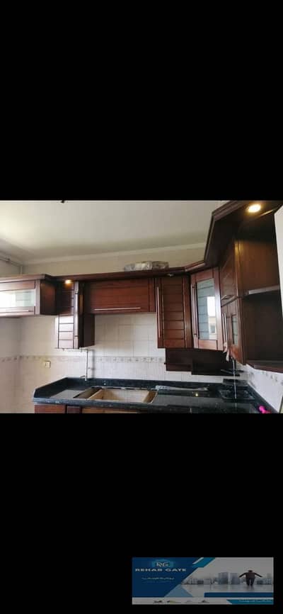شقه للايجاربالمطبخ  بمدينه الرحاب  المرحله الرابعه بجوار مول جيت واي والخدمات ومسجد طلعت مصطفي  دور رابع بدون اسانسير  139 متر بعض التشطيبات  3 غرف نو