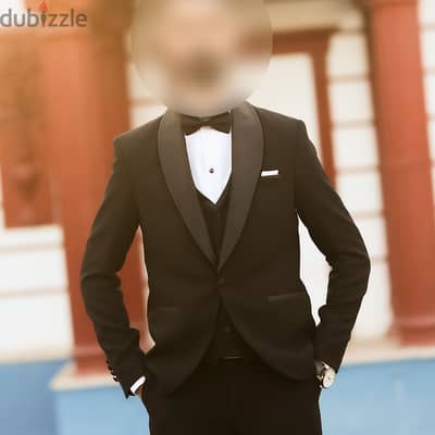 بدلة سواريه مقاس 44 اسود دارك استعمال مره واحدة بكل مشتملاتها