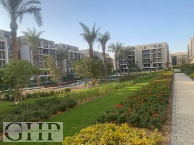 للاستلام الفوري بتشطيب كامل سكاي لوفت للبيع في فيفث سكوير المراسم القاهرة الجديدة Fifth Square Marasem New Cairo