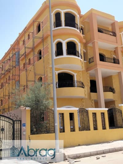 Apartment in Sheikh Zayed, District 8, with a very distinctive view, at a bargain price with a roof terrace