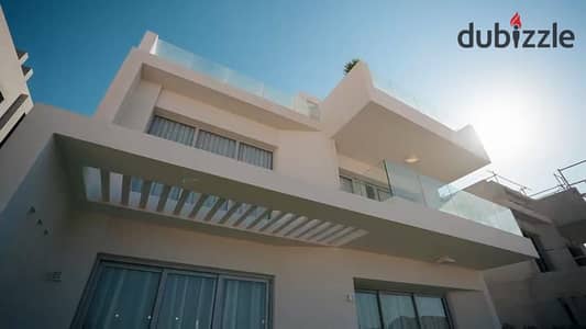 لراغبى الاستثمار المضمون امتلك الان فيلا كورنر تشطيب فندقى فاخر بالتكيفات مع Private Pool للبيع موقع مميز فى الساحل الشمالى بجوار لافيستا و سي شور
