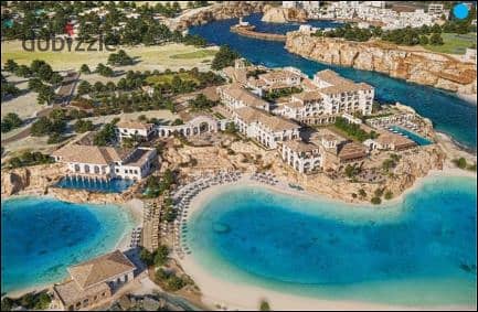 فيلا استاندالون جاهزة بالكامل في قلب خليج راس الحكمة علي بعد 300 م من البحر وفيو خيالي في الساحل الشمالي بالقرب المارينا و العالمين و ساوث ميد للبيع