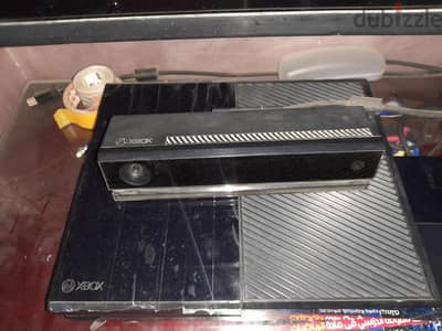 XBOX ONE 750GB + دراعين + كاميرا