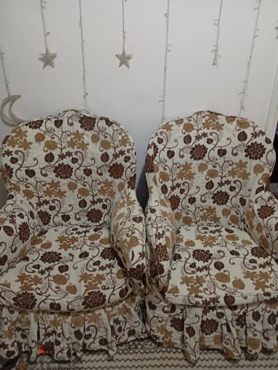 انتريه للبيع 4كراسي وكنبه كبيره وكسوته