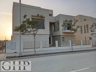 للاستلم الفوري فيلا مستقلة 1000م للبيع في بالم هيلز القاهرة الجديدة Palm Hills New Cairo