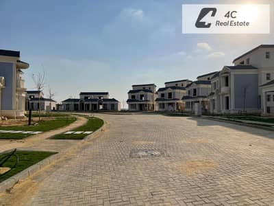 villa Ready to Move Private Garden at the Lowest Market Price Prime Location Resale in Mountain View iCity Fifth Settlement for Sale