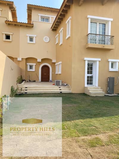 Villa for sale in Hyde Park in the best location in the Fifth Settlement with a 25% discount for a limited time and available for installment over 8 years in a complete compound
