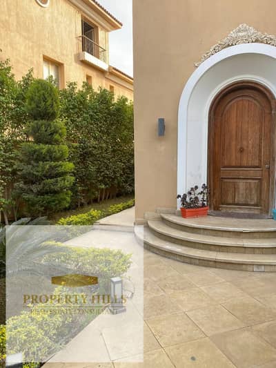 Villa for sale in Hyde Park in the best location in the Fifth Settlement next to AUC with a 25% discount for a limited time and installment available over 8 years in a complete compound