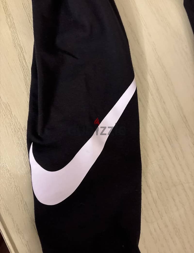 Black Nike leggings 2