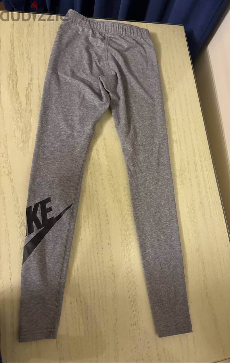 Grey Nike leggings 1