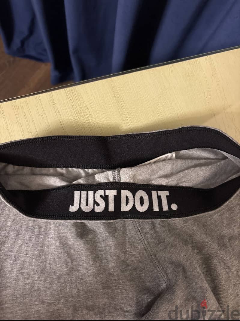 Grey Nike leggings 3