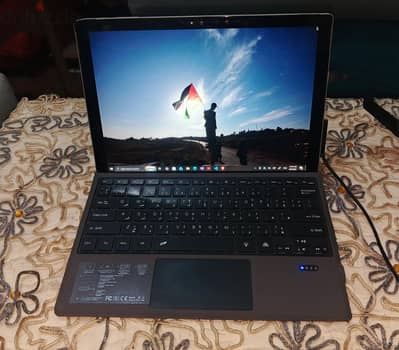 لابتوب مايكروسوفت سيرفيس قابل للطي