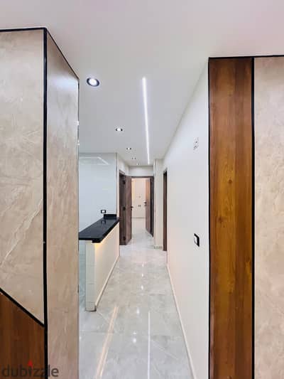 For sale in Al-Ahram Gardens, steps to the back gate, with a balcony, 3 rooms, price negotiable after inspection
