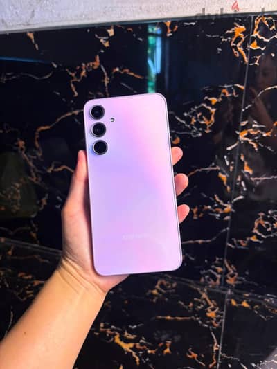سامسونج A35 شبكة 5g زيرو لسه ف الضمان
