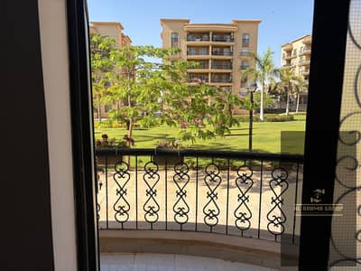 Available for sale in Al Rehab’s newest phase—the new Phase 7—is a 60-square-meter studio. The sale includes furniture and appliances; the unit featur