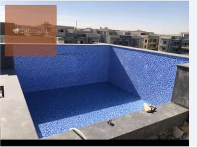 بنتهاوس مع حمام سباحة للبيع في جاليريا مون فالي-Galleria Moon Valley