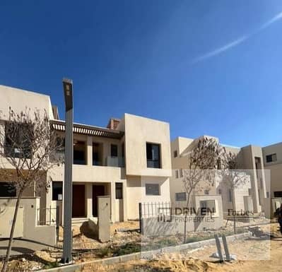 توين هاوس Type H استلام فوري لوكيشن مميز للبيع في او ويست 6 أكتوبر طريق الواحات             O West Whyt Phase Orascom 6th of October Al Wahat Road