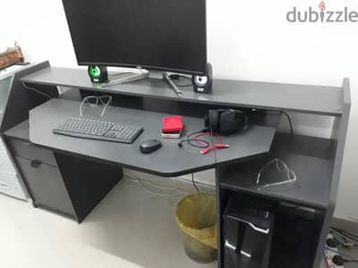 جهاز كمبيوتر للبيع