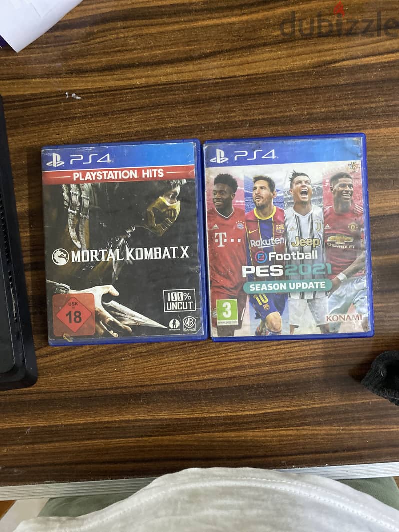 PlayStation 4 slim 2