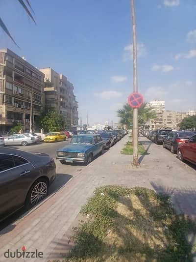 للمكاتب والشركات بجوار نادي الشمس، من ميدان الحجاز (بجوار البنك الأهلي) شقة 170م واجهه سوبر لوكس للإيجار (إداري)