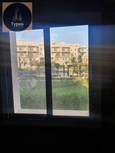 Apartment for Sale in October Plaza Sodic – North Extensions, 258 sqm, ground floor with 110 sqm private garden. Prime location.