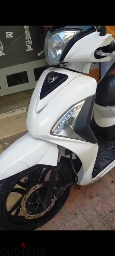 اسكوتر Sym st 200